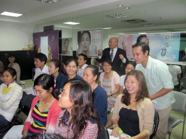 LG VINA cùng chung vai sát cánh (04-10-2012)